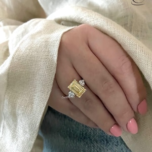 New In! Sterling Silver 925 engagement ring with 3.5CT yellow canary emerald cut CZ simulated diamond