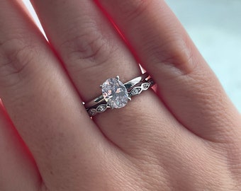 Set da sposa in argento sterling 925 con diamante simulato a taglio ovale da 1,5 carati e fascia eterna completa. Anello di fidanzamento, fede nuziale.