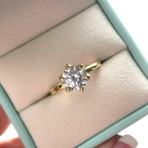 2CT Round Moissanite Engagement Ring: Filigree Accent, 14K Gold Band
