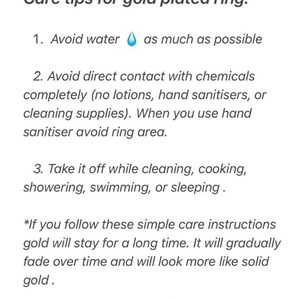 K&ouml;nnte beinhalten: Pflegetipps f&uuml;r einen vergoldeten Ring. Vermeiden Sie Wasser, Chemikalien und nehmen Sie ihn beim Reinigen, Kochen, Duschen, Schwimmen oder Schlafen ab. Wenn Sie diese einfachen Pflegehinweise befolgen, bleibt das Gold lange erhalten. Es wird mit der Zeit allm&auml;hlich verblassen und sieht dann mehr nach massivem Gold aus.