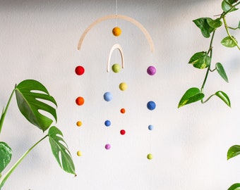 Rainbow felt ball mobile | Decoration | Children's room, nursery, changing area | Baby mobile