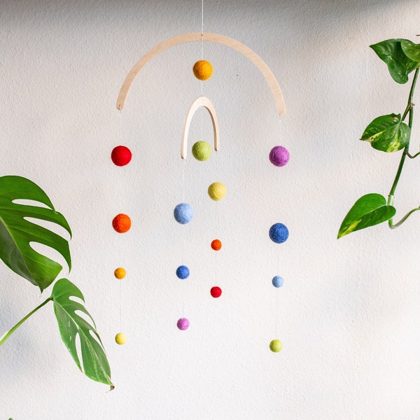 Mobile rainbow felt balls | Decoration | Children's room, baby room, changing area | Baby mobile