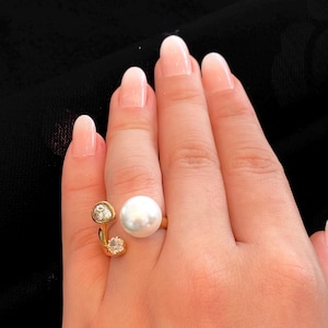 Handcrafted Ladies Custom Luxury Statement Ring 18 Karat Yellow Gold Rose Cut Pear Shape Diamonds South Sea Pearl Prong Bezel Set Unique