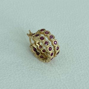 Scallop Set Ruby Huggie Earrings 18K Yellow Gold
