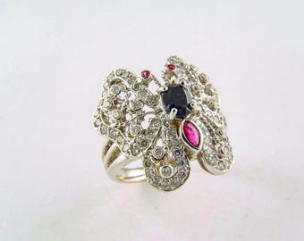 Anillo mariposa de diamantes y zafiros en oro blanco macizo de 14 quilates.