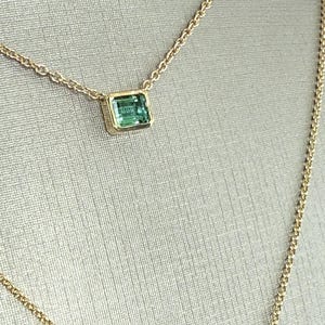 Emerald Bezel Set Birthstone Pendant 14KY Gold Necklace & Chain