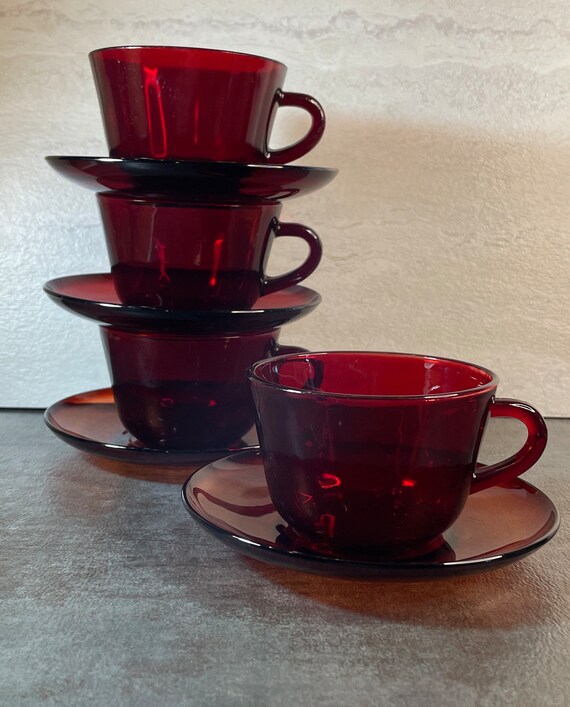 Red glass mugs discount