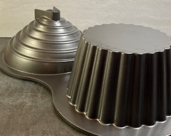 Wilton Cast Aluminum Giant Cupcake Pan 
