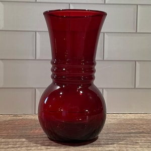 Vintage Ruby Red Anchor Hocking Vase - Wedding Decor - Party Decor - Floral Arrangements - Christmas Decor