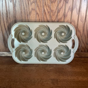 Nordic Ware Heritage Bundtlette Cup Muffin Pan Mini Bundt