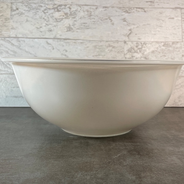 White Pyrex Bowl with Clear Base -  #325 2.5 L - Vintage Pyrex Glass Bakeware