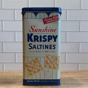 Sunshine Krispy Saltine Cracker Tin - Vintage Food Tin - Vintage Kitchen Decor - English and Spanish Graphics