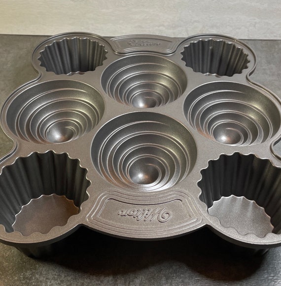 Wilton Large Cupcake Pan Muffin Pan Mini Bundt Cake Pan -  Norway