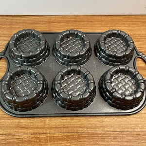 Mini Bndt Cake Pan, Nonstick Brownie Bowl Pan 12-Cavity Fluted Small Round  Cake Tray Shortcake Pan Mold for Fall Baking Thanksgiving Muffin Bavarois