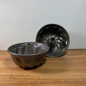 Set of 2 Mini Bundt Cake Pans - Heavy Aluminum Cake Pan - Party Supplies - Cake Decorating - Birthday Cake Pan