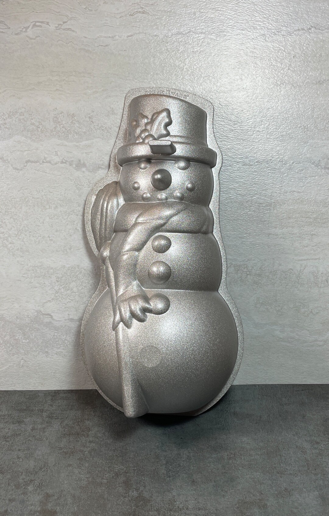 Nordic Ware Snowman Cake Pan Heavy Cast Aluminum Retired Novelty Bakeware  Awesome Cake Pan