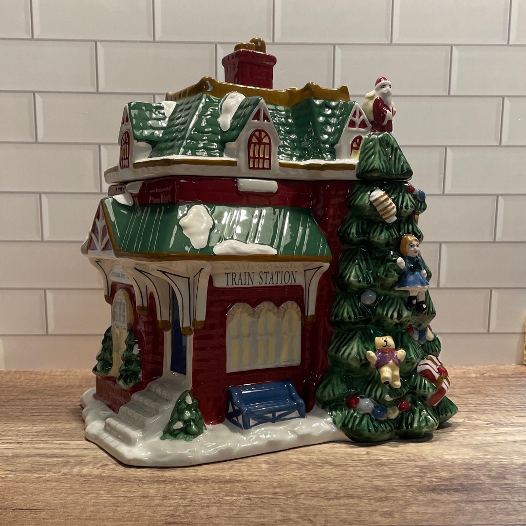 スポード　TRAIN STATION クッキージャー　陶器製 Vintage Spode Christmas Train Cookie Jar - Holiday China