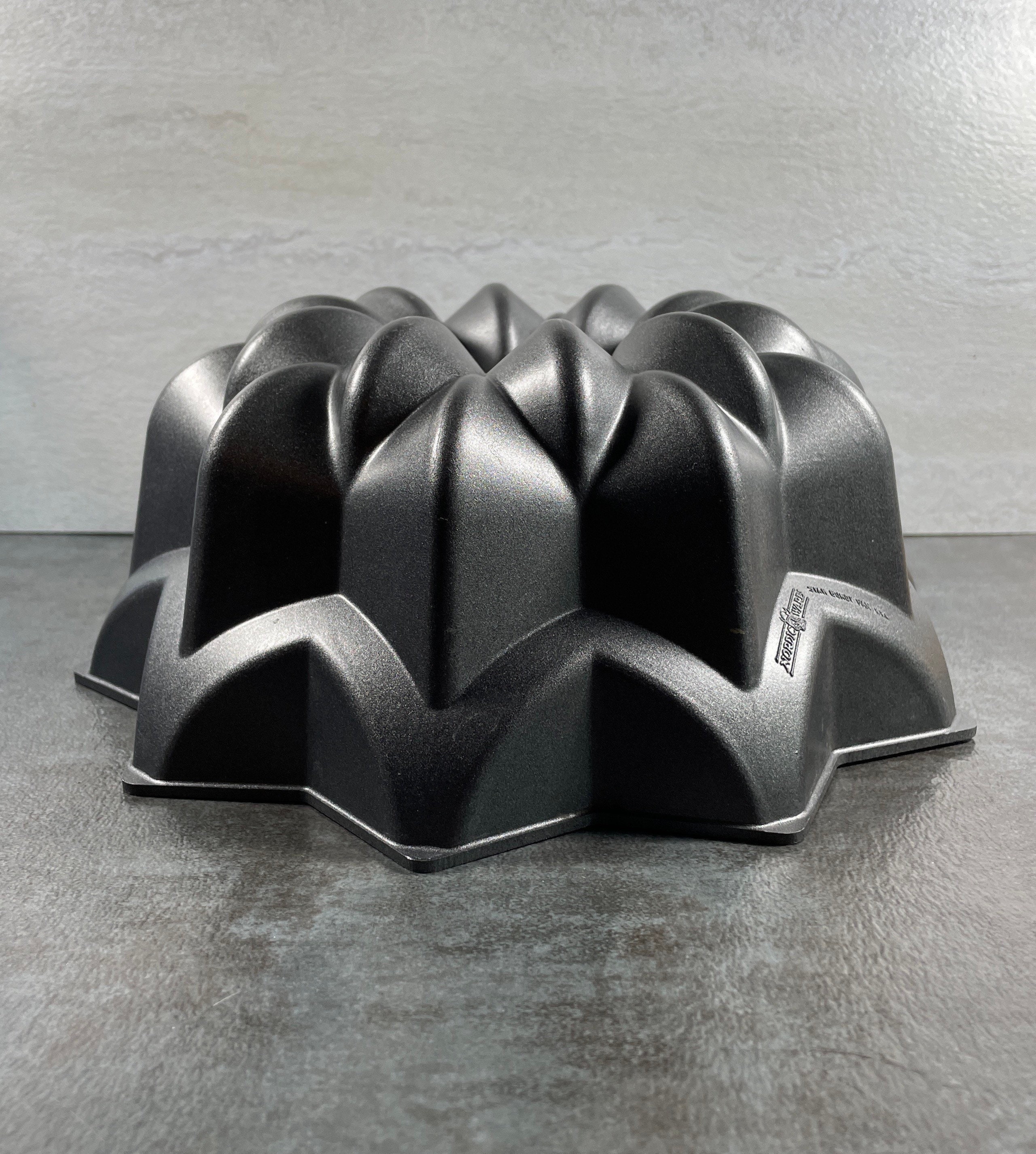 Nordic Ware Vintage Star Bundt Pan