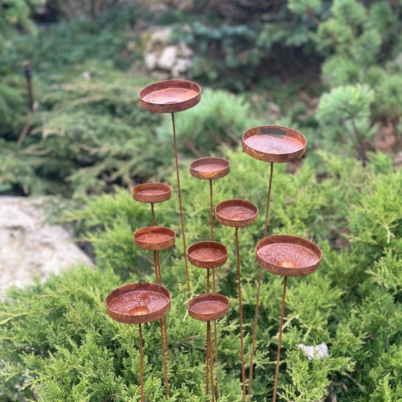 Rain catcher outdoor garden decor, Rusty flower garden stakes, Yard Art, Bees Feeder