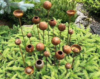 Rusty flower buds set of 20, Garden stakes garden decor, Metal garden decor, Metal yard art, Metal sculpture, Rusty metal rain catchers