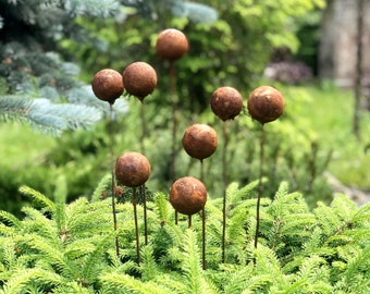Rusty flower buds set of 8, Garden stakes garden decor, Metal garden decor, Metal yard art, Outdoor metal decor, Rusty metal garden decor
