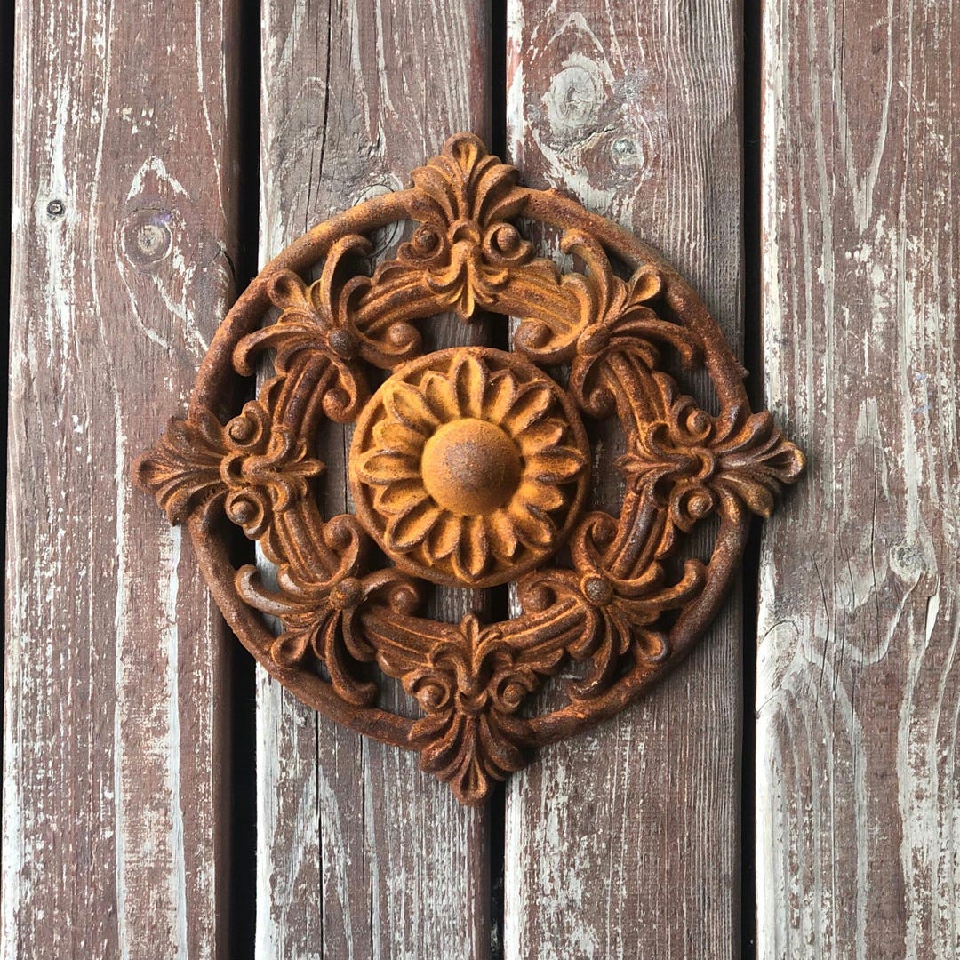Rustic Hangings Rusty Metal Medallion Wall Hanging: Vintage Garden Art (10.5