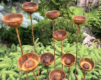 Rostige Metallblumen-Set mit 10 Gartensteckern, verwittert im Freien Yard Art