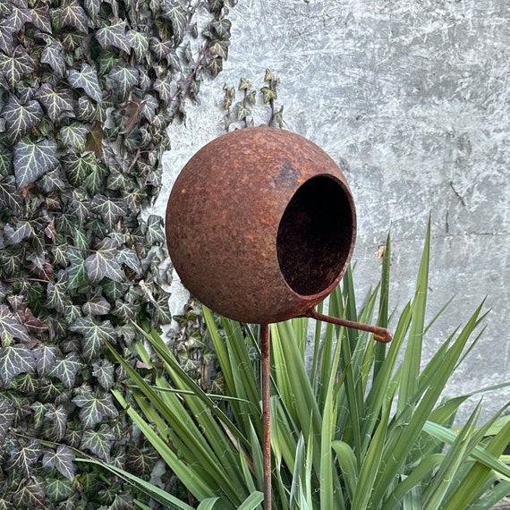 6” Bird Feeder Outdoor Garden Decor, Rusty Snack Bar Garden Stakes, Modern Metal Bird House, Rustic Bird Perch, Yard Art, Wildlife Feeder