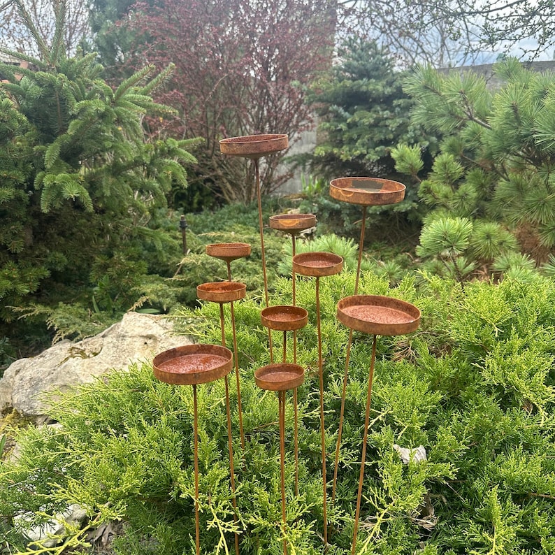 Rain catcher outdoor garden decor, Rusty flower garden stakes, Yard Art, Bees Feeder