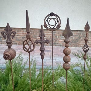 Rusty Set of 6 Metal Peaks, Rusty Metal Garden Stakes, Garden Art, Rustic Garden Stakes, Garden Art, Gift Idea Flower Pot