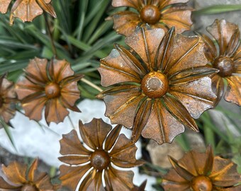 錆びた金属製の花 10本セット ガーデンステーク 風化した屋外庭園彫刻