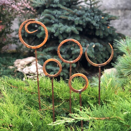 Set of 3 Rusty Metal Garden Stakes Rusty Garden Finials Etsy