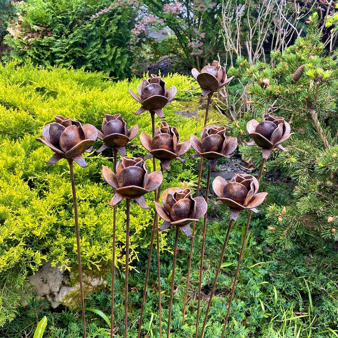 Rusty Metal Bush Roses Set of 10 Garden Stakes Weathered Outdoor