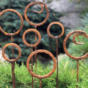 Rusty finials set of 7,  Garden stakes, Metal garden decor, Metal yard art, Outdoor metal decor, Rusty metal rings garden sculpture