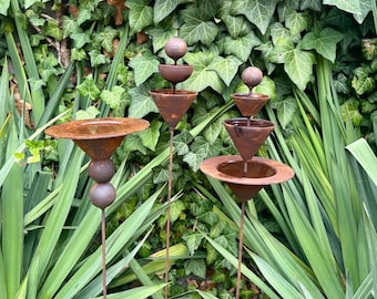 Rustic Bowls Garden Stake Metal Rain Catchers Bee & Butterfly Feeder Cups Outdoor Garden Decor Bee Watering Station Small Garden Chalice