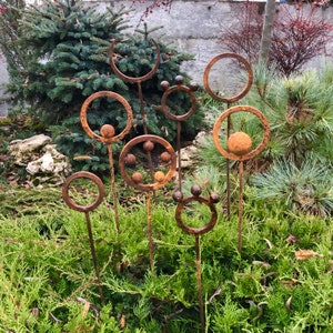 Rusty finials set of 8, Garden stakes, Metal garden decor, Metal yard art, Outdoor metal decor, Rusty metal rings garden sculpture