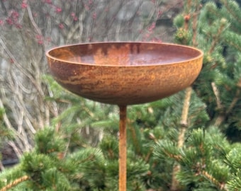 Rusty Rain Catcher Bird Bath Metal Flower Stakes Outdoor Rustic Yard Art Charming Accent