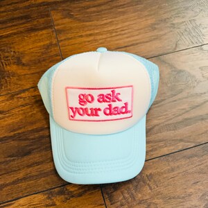 Gorra de camionero con parche bordado "Pregúntale a tu papá" - Accesorios Lt Blue/White