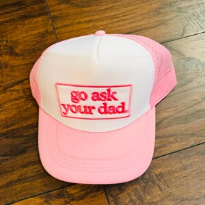 Gorra de camionero con parche bordado "Pregúntale a tu papá" - Accesorios Pink/White