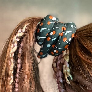 Spiralocks twist tie for dreadlocks, thick and straight hair, Summer hair accessory, Green bendable non-tension hair tie for everyday use