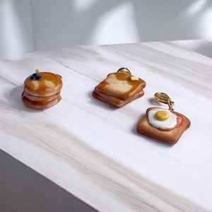 Mini breloques en argile - pendentifs, breloques de sac inspirés du petit-déjeuner, porte-clés, épingles de tour de cou