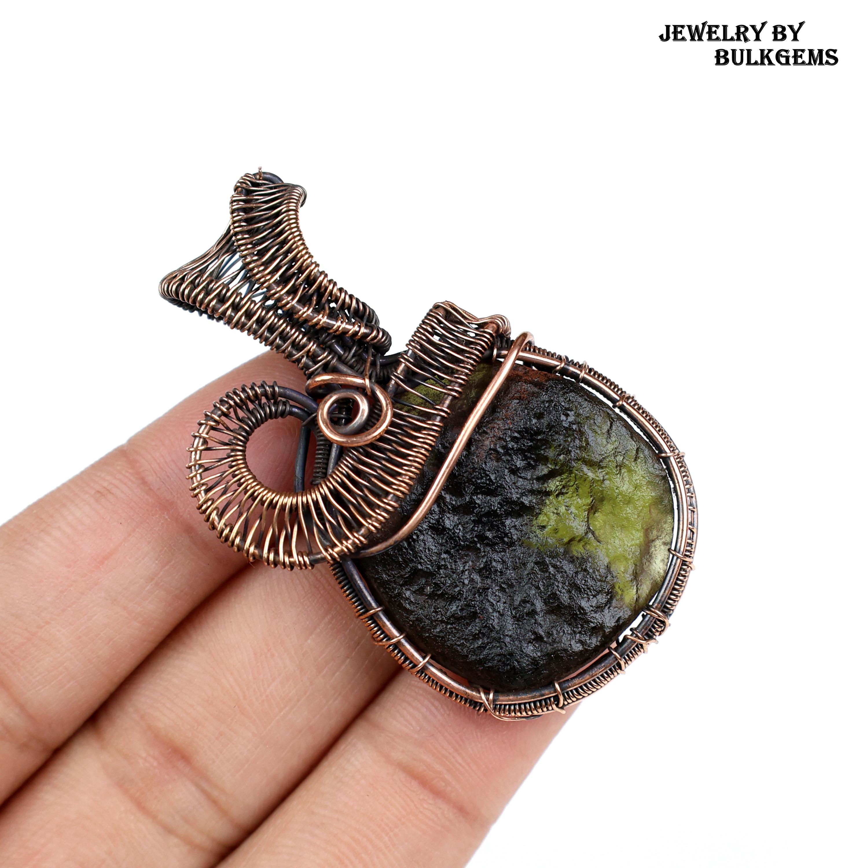 Ciondolo Moldavite Autentica Con Avvolgimento In Rame Fatto A Mano &ndash; Gioiello Energetico Unico