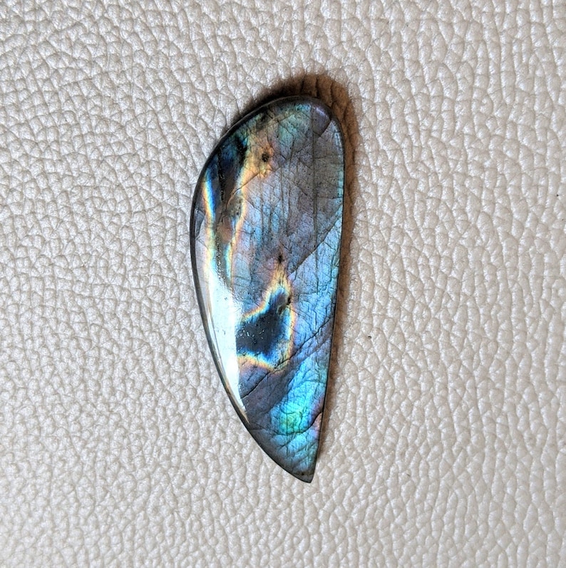 Attractive Purple Labradorite Cabochon Labardorite Gemstone Loose Fancy Crystal Labradorite Beads For Wire Wrap Jewelry 58x20x6 MM