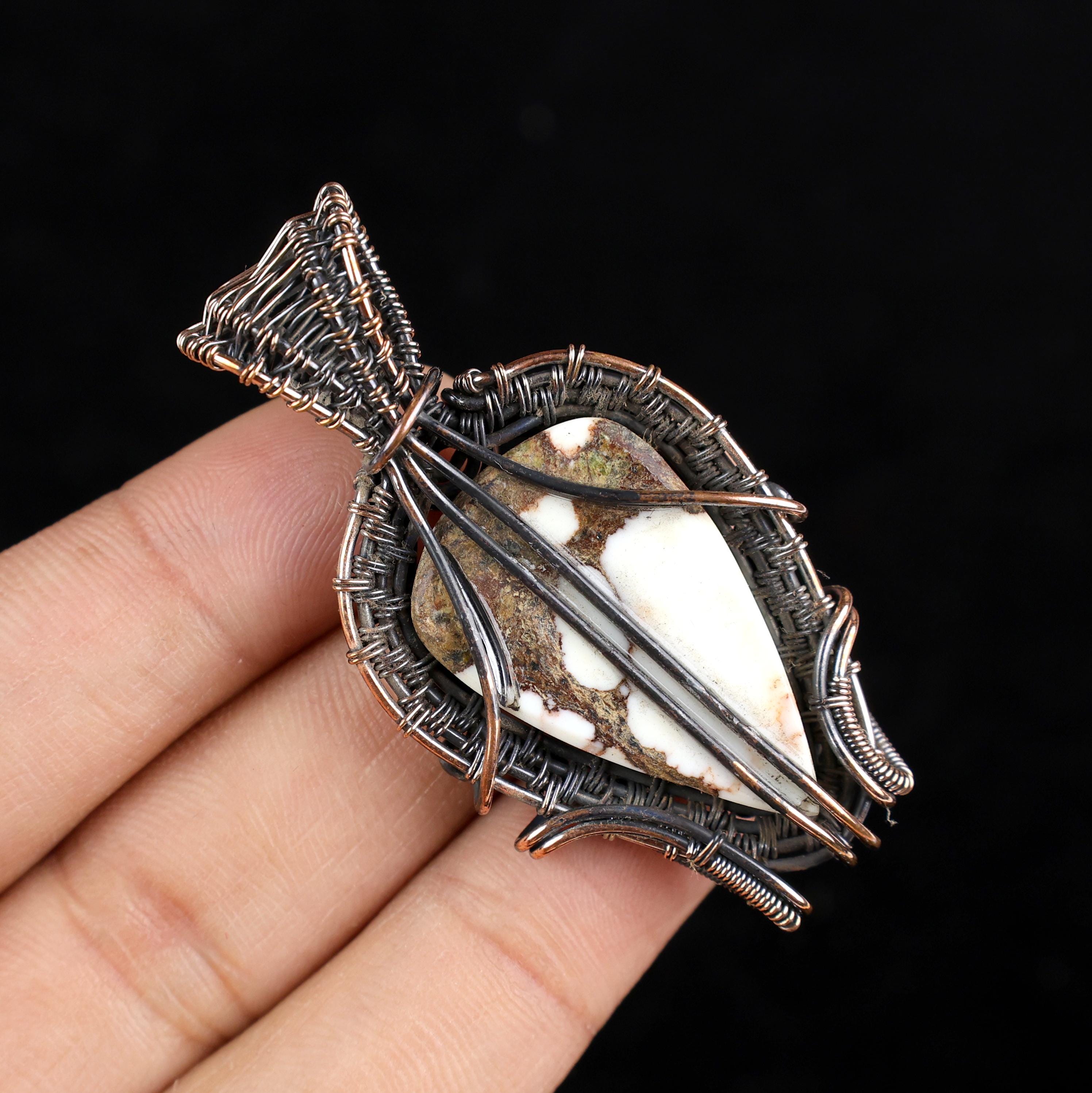 Pendentif Plume En Argent Sterling Avec Incrustation De Pierres De Cheval Sauvage