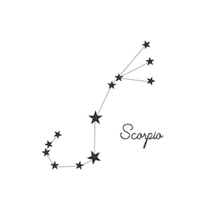 Puede incluir: Un dibujo en blanco y negro de la constelación de Escorpio. La constelación está formada por estrellas conectadas por líneas. La palabra "Escorpio" está escrita en cursiva debajo de la constelación.