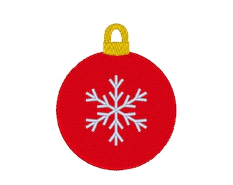 Könnte beinhalten: Ein roter Weihnachtsbaumschmuck mit einem weißen Schneeflockenmuster und einer goldenen Spitze.