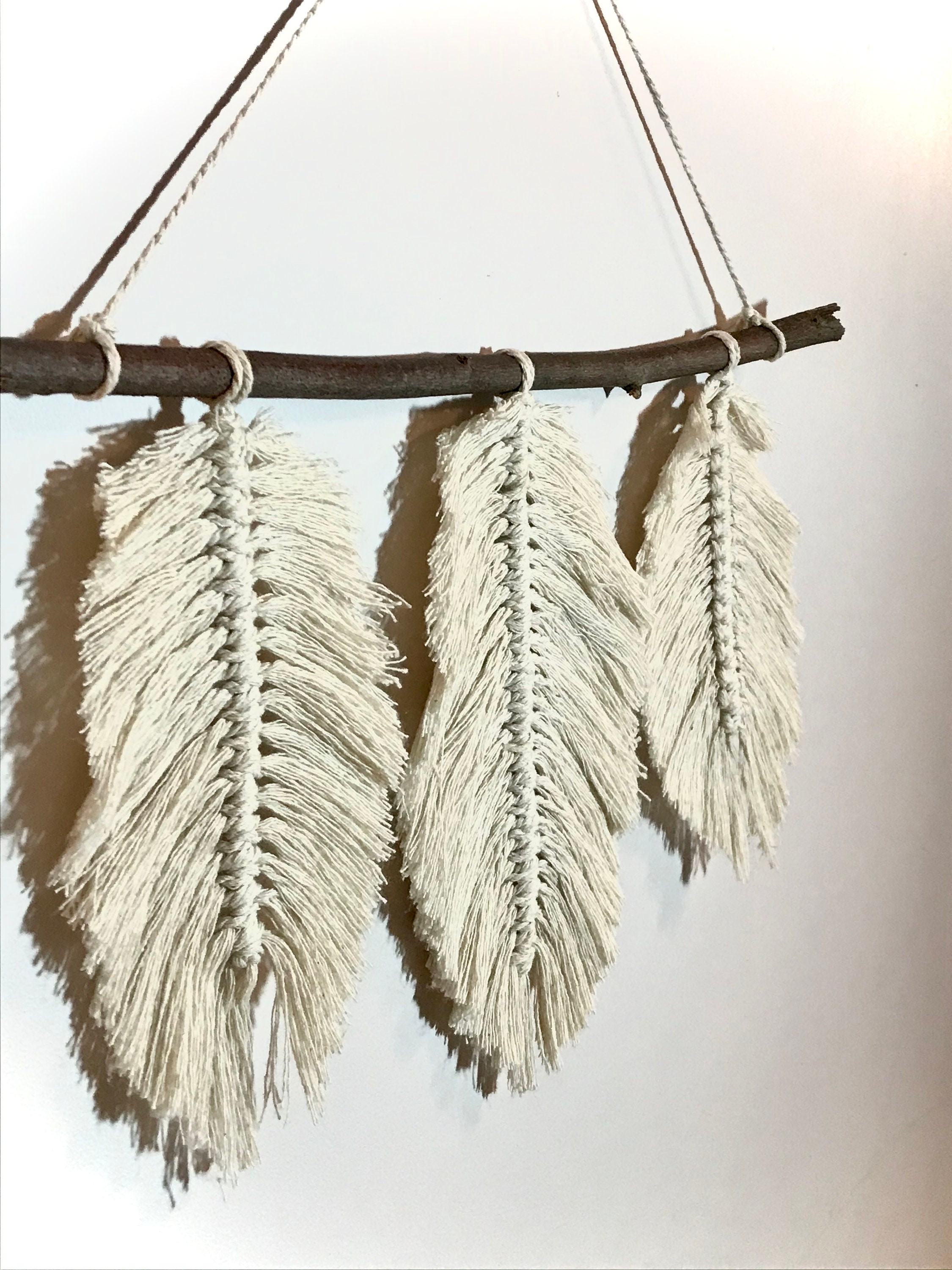DIY Macrame Feather Wall Hanging Guide // Great for Macrame Craft ...