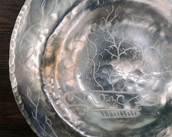 Handmade North Carolina Pewter Hand Engraved "Urn of Sprigs " bowl! Old North Pewter Edenton NC