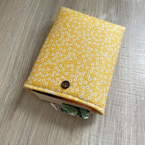 Retro Daisies Fabric Book Sleeve: E-Reader Cover, Book Protector