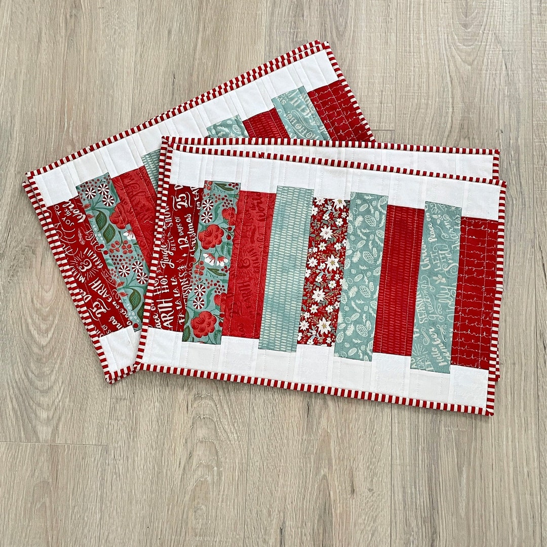 Quilted Christmas Placemats, Set of 4 Modern Kitchen Décor, Reversible